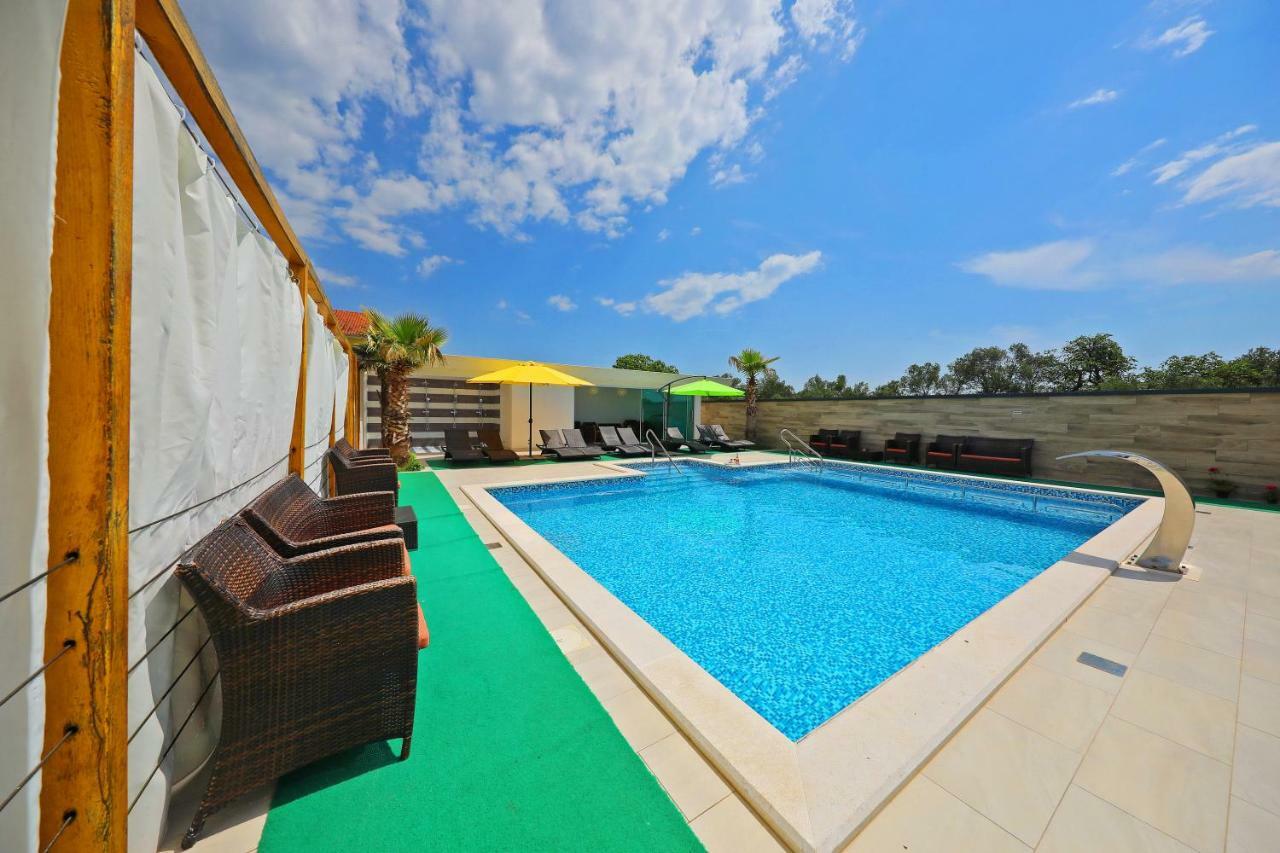 Boutique Apartments Blitz بيبينيا المظهر الخارجي الصورة